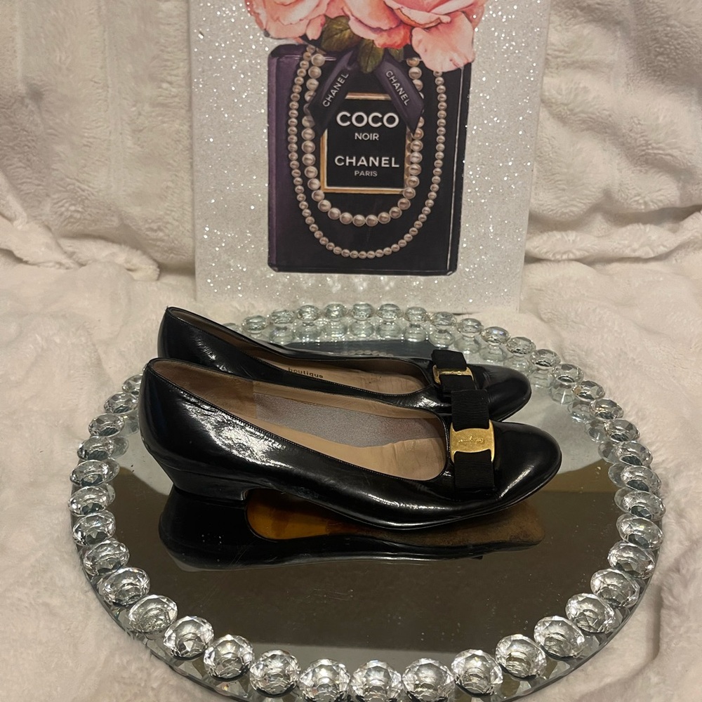 Salvatore Ferragamo Vintage Black Patent Leather Vara Bow Heel Shoes - Picture 4 of 8
